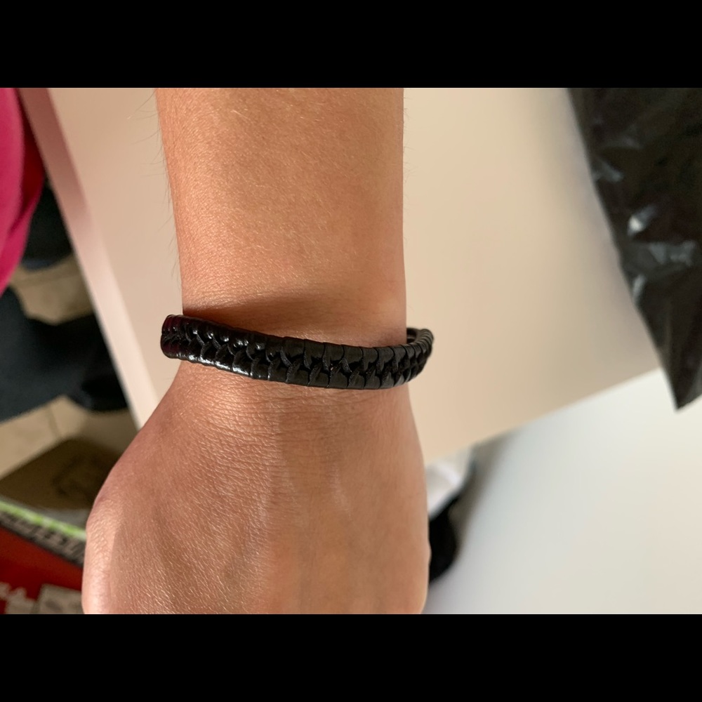 Bracelets - Picture 8 of 15